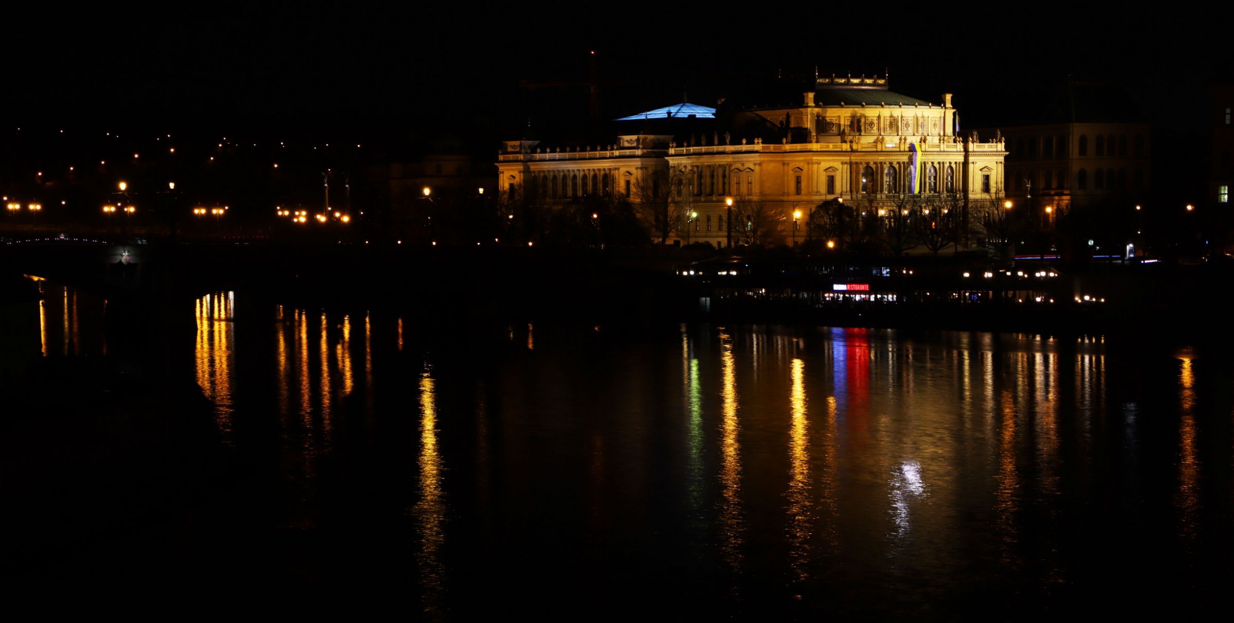 View of the Rudolfinum from the river © Flickr | Guillaume Baviere