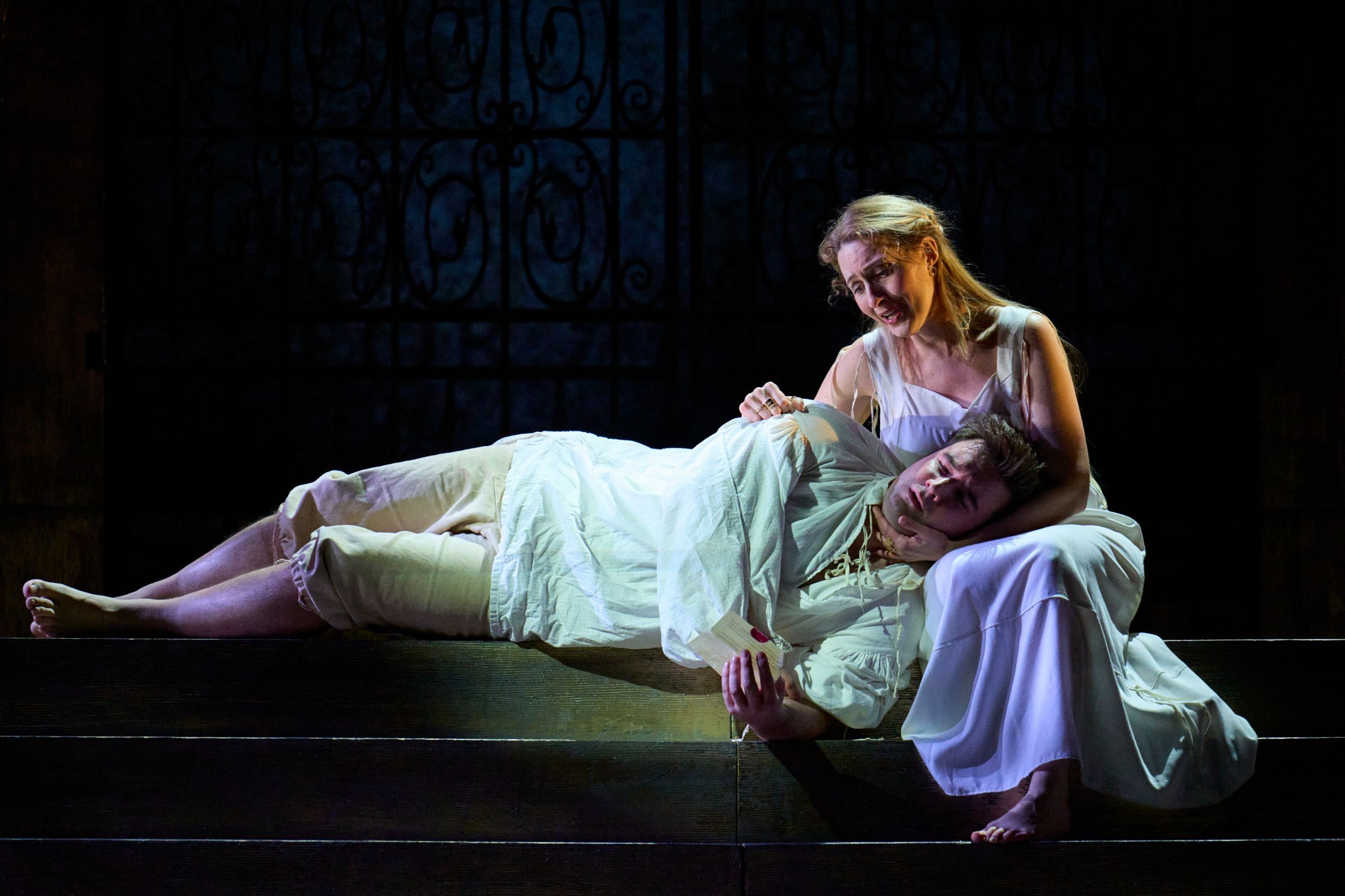 Thomas Elwin (Gennaro) and Paula Sides (Lucrezia) &copy; Richard Hubert Smith