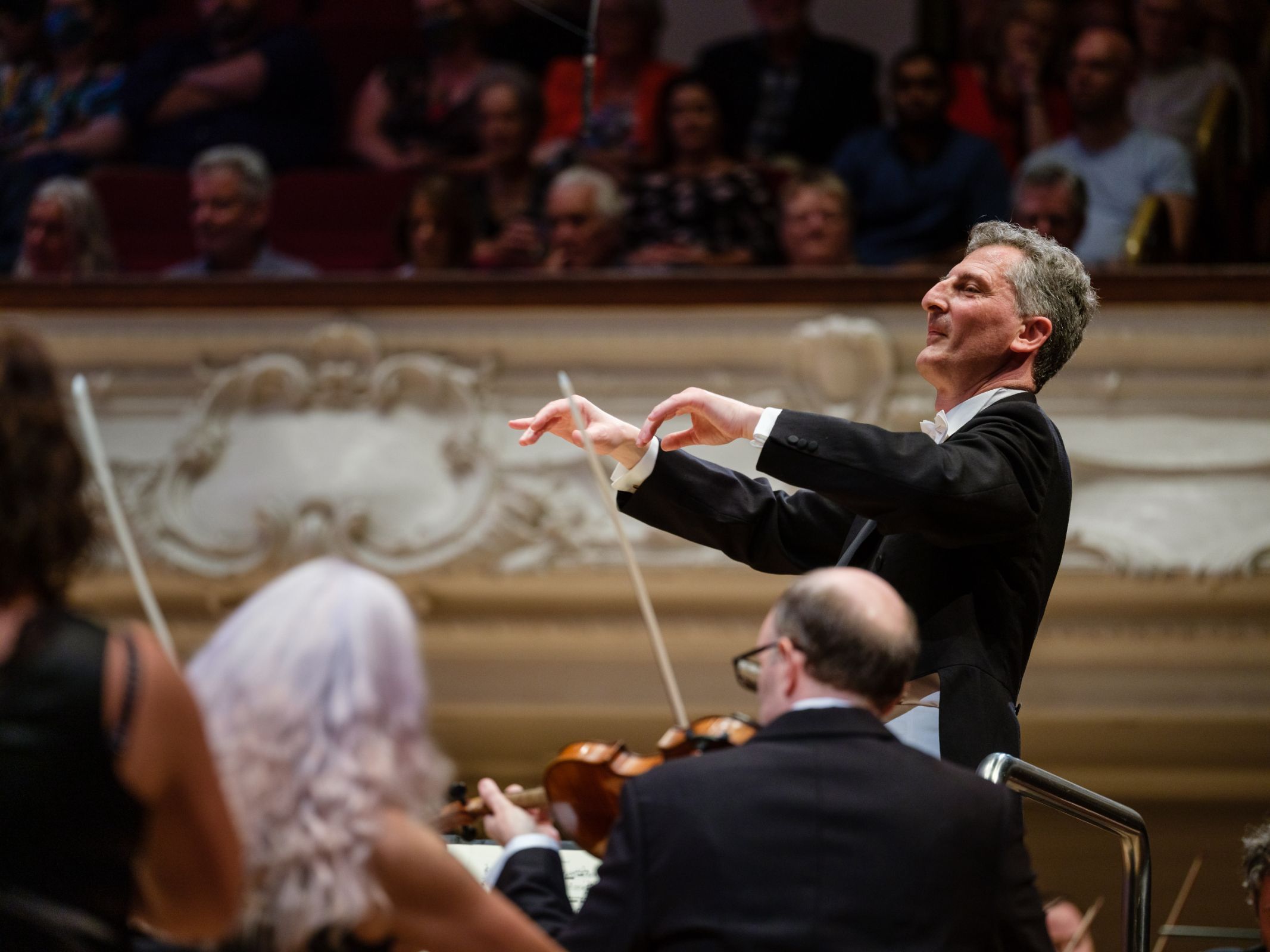 Giordano Bellincampi conducts the Auckland Philharmonia Orchestra &copy; Adrian Malloch