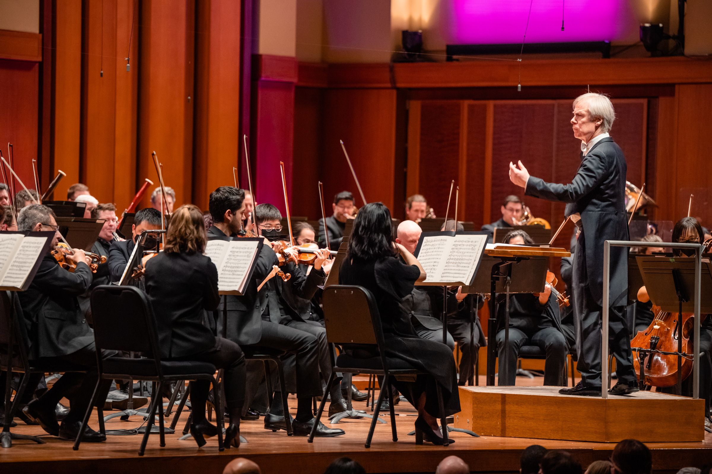 David Robertson conducts the Seattle Symphony &copy; Brandon Patoc