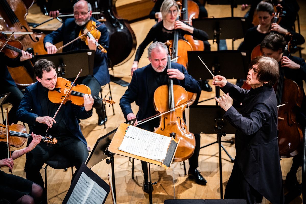 Kazushi Ono dirige le Brussels Philharmonic © Wouter Van Vaerenbergh