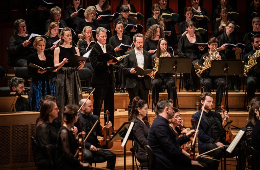Le Brussels Philharmonic, les chœurs et les solistes © Wouter Van Vaerenbergh