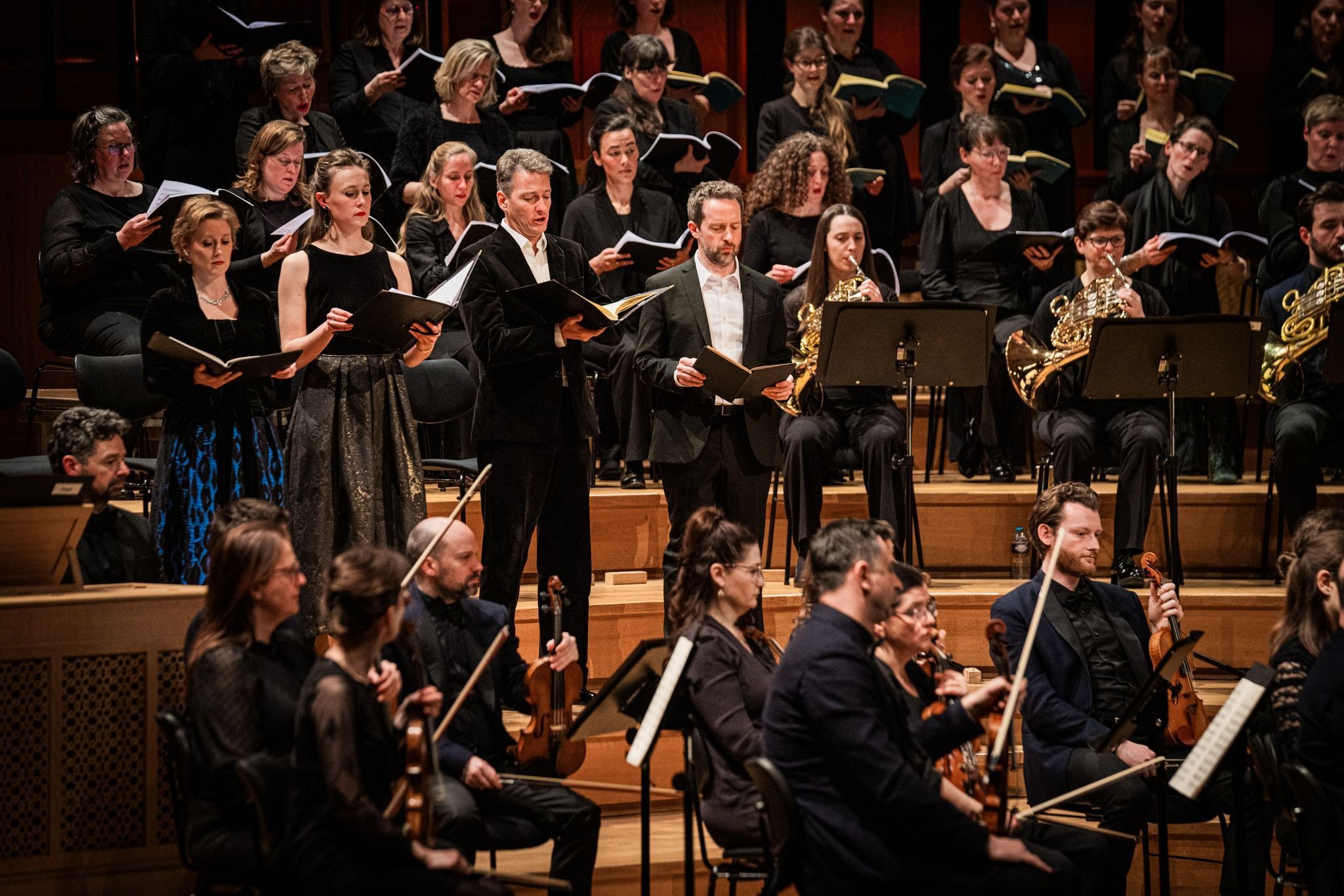 Le Brussels Philharmonic, les chœurs et les solistes © Wouter Van Vaerenbergh