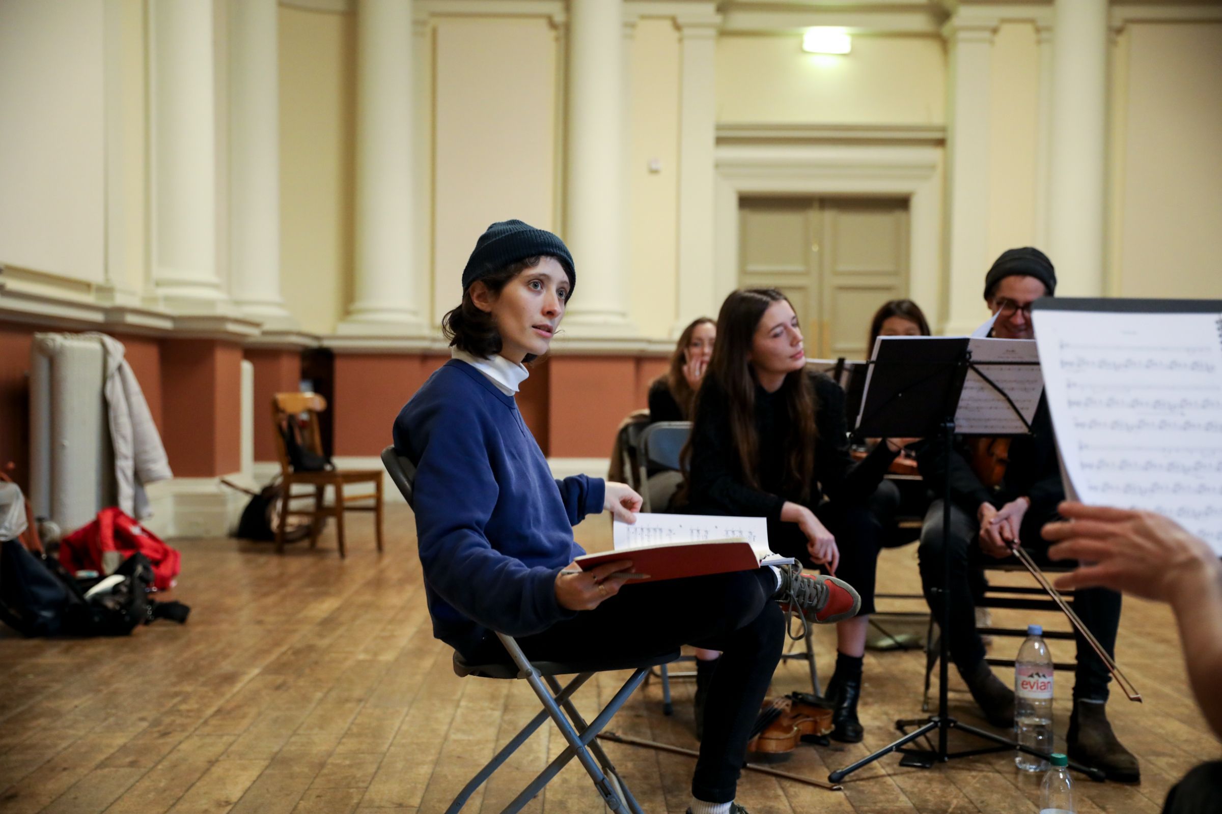 Joséphine Stephenson en répétition avec Elena Tonra et 12 Ensemble © Marika Kochiashvili