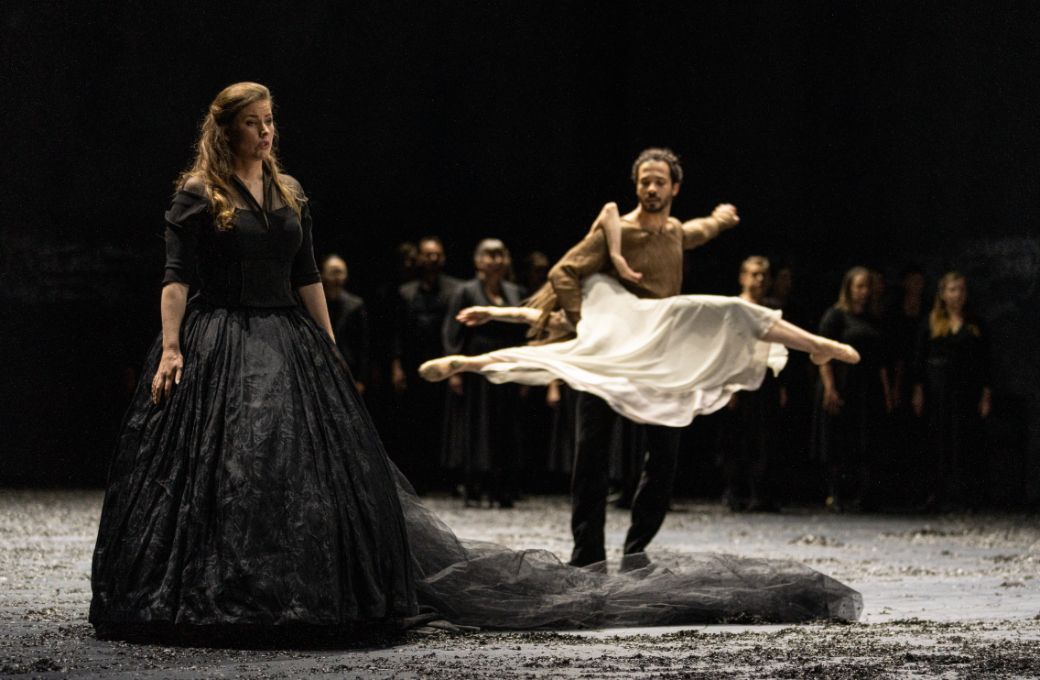 Eleanor Lyons and dancers from Ballett Z&uuml;rich &copy; Andrew Beveridge
