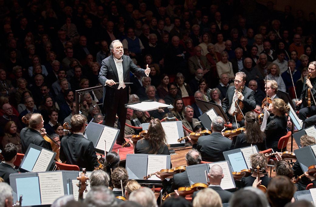 Riccardo Chailly conducts the Royal Concertgebouw Orchestra © Eduardus Lee