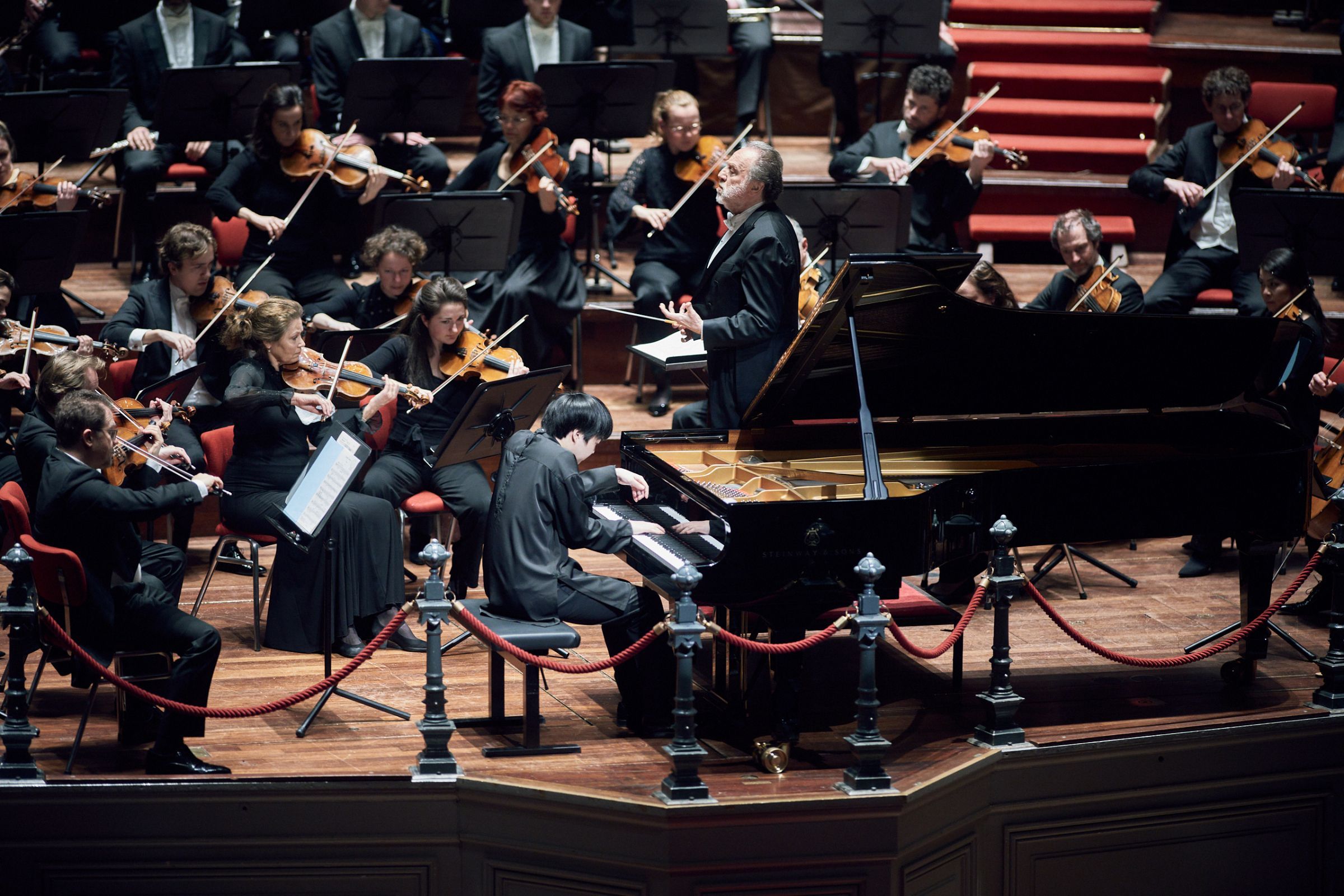 Mao Fujita, Riccard Chailly and the Royal Concertgebouw Orchestra &copy; Eduardus Lee