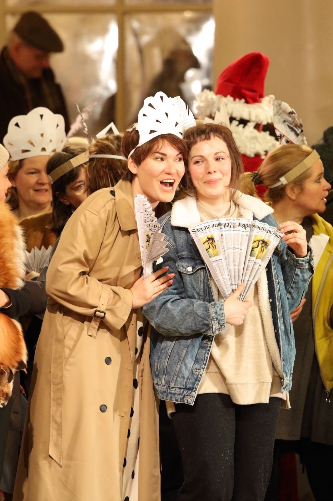 Olga Kulchynska (Natasha) und Alexandra Yangel (Sonya) &copy; Wilfried Hösl