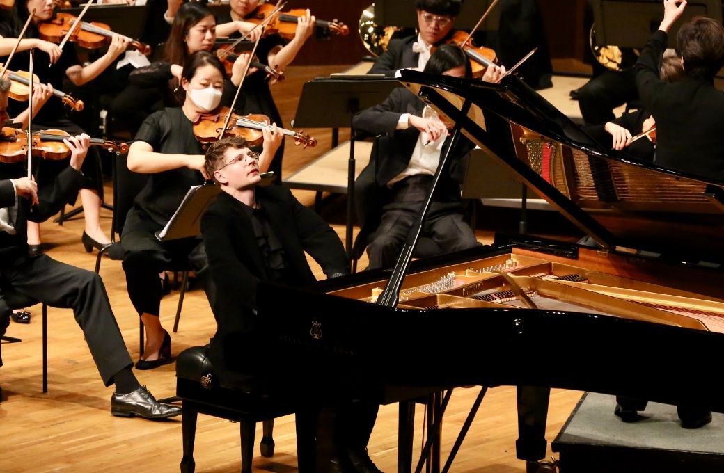 Pavel Kolesnikov and the Hong Kong Sinfonietta © HK Sinfonietta Ltd