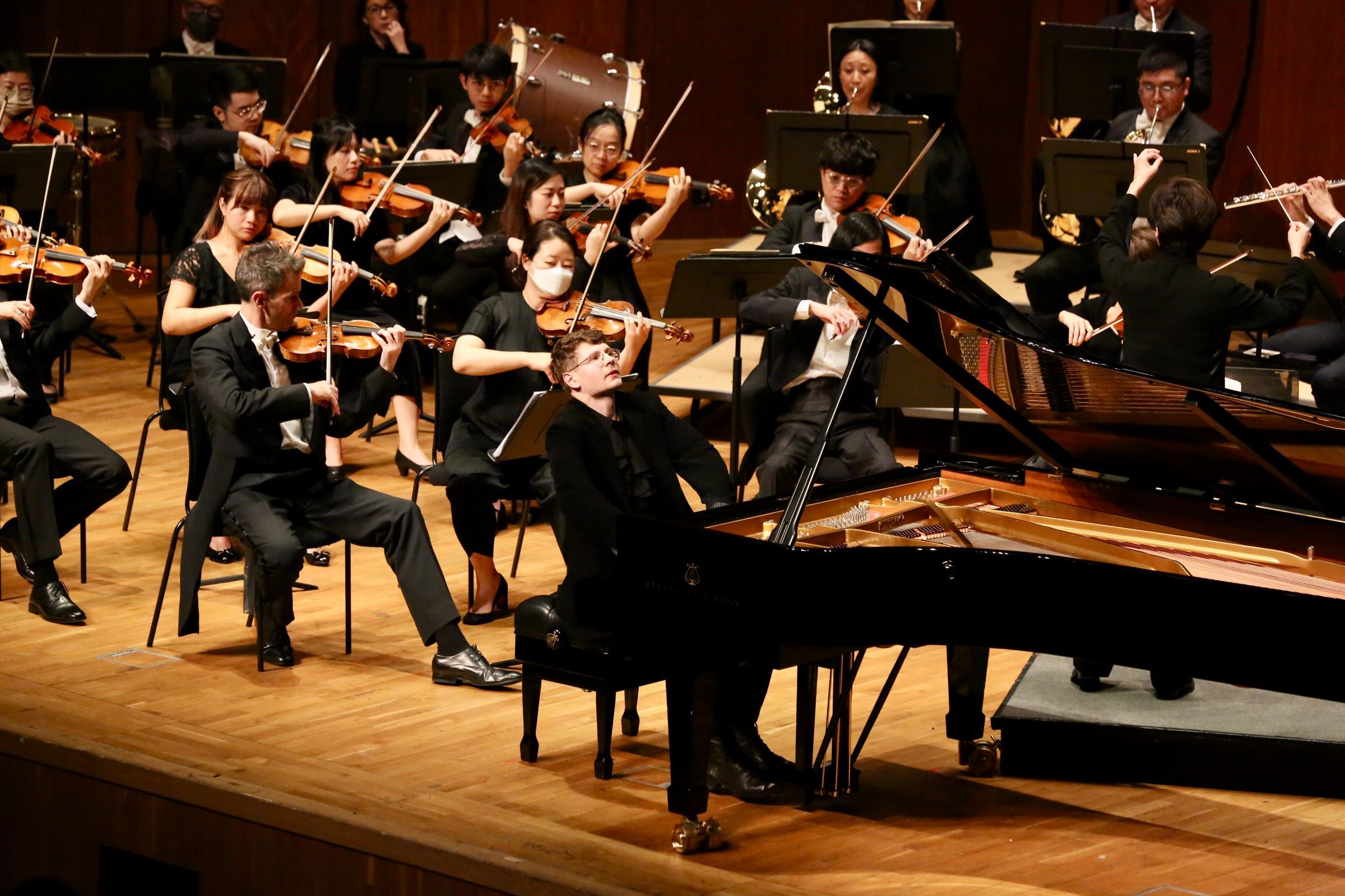 Pavel Kolesnikov and the Hong Kong Sinfonietta &copy; HK Sinfonietta Ltd