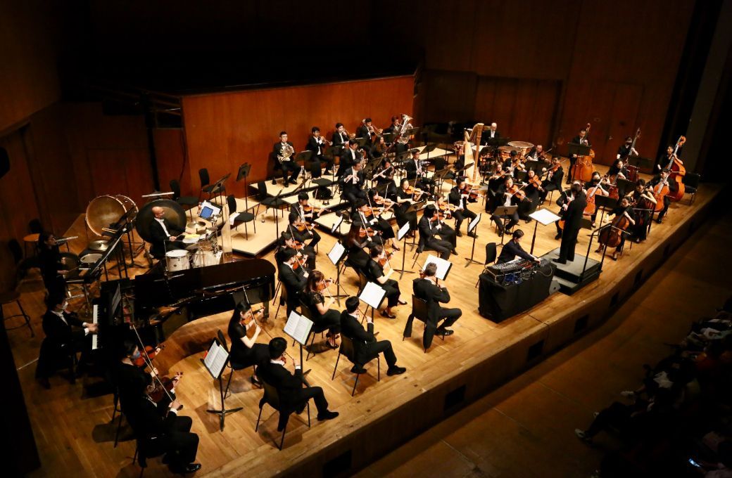 Lam Lai, Yip Wing-sie and the Hong Kong Sinfonietta &copy; HK Sinfonietta Ltd