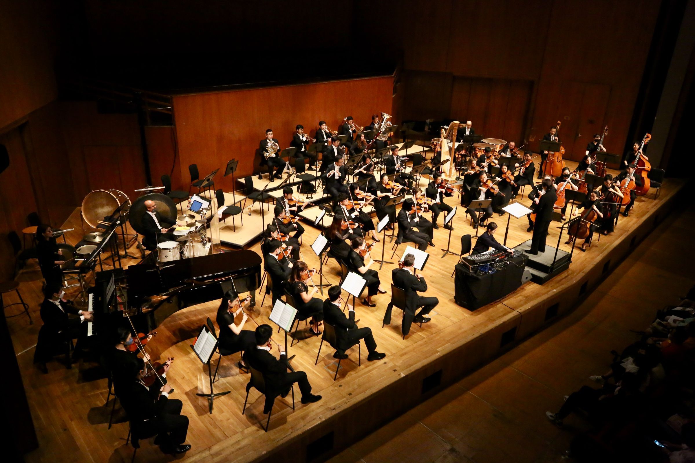 Lam Lai, Yip Wing-sie and the Hong Kong Sinfonietta &copy; HK Sinfonietta Ltd