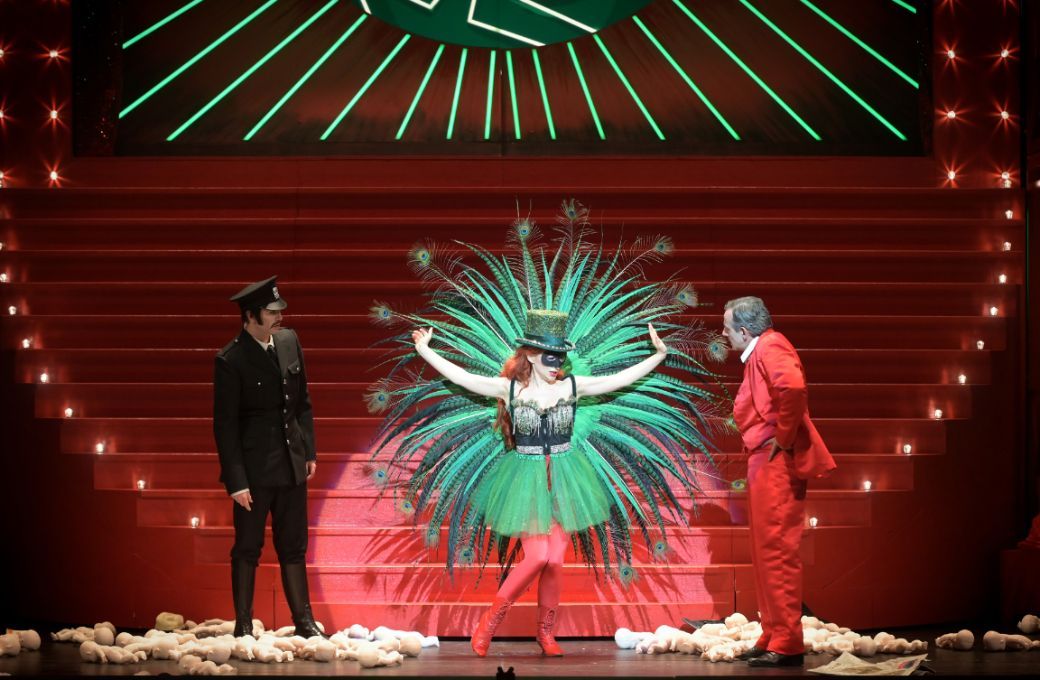 <i>Les Mamelles de Tir&eacute;sias</i> au Th&eacute;&acirc;tre des Champs-&Eacute;lys&eacute;es &copy; Vincent Pontet