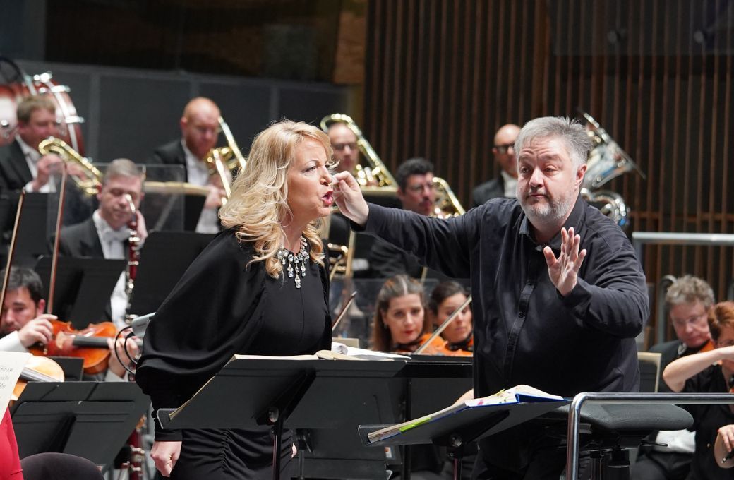 La soprano Lise Lindstrom (Elektra) y el director Stefan Blunier &copy; Casa da Música