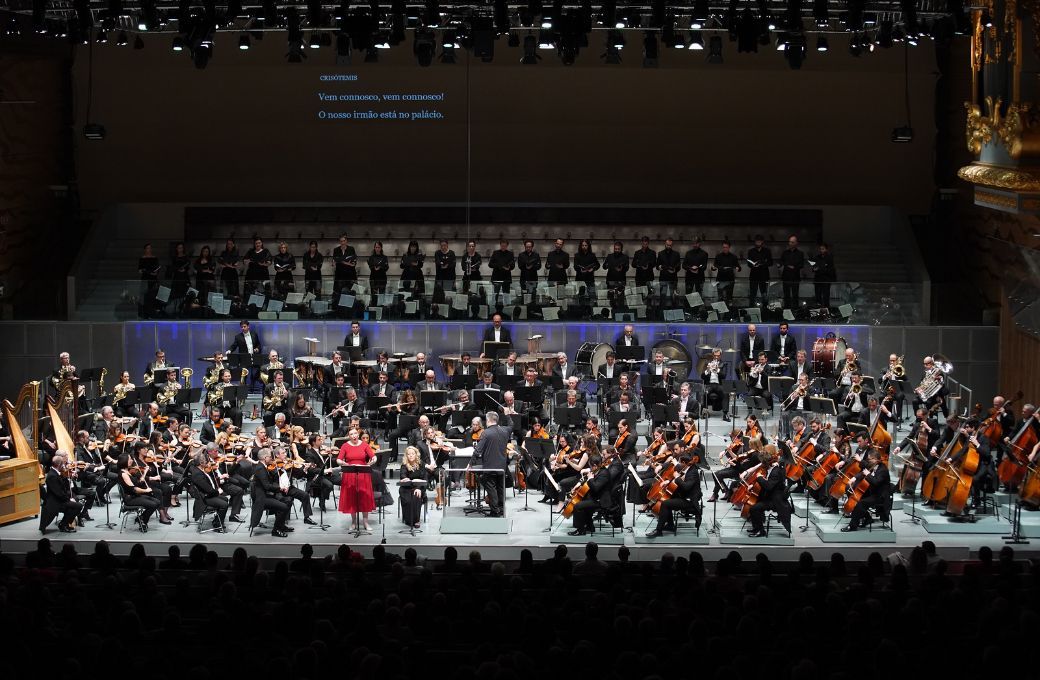 Coro y Orquesta Casa da Música, solistas Lise Lindstrom y Allison Oakes, y director Stefan Blunier © Casa da Música