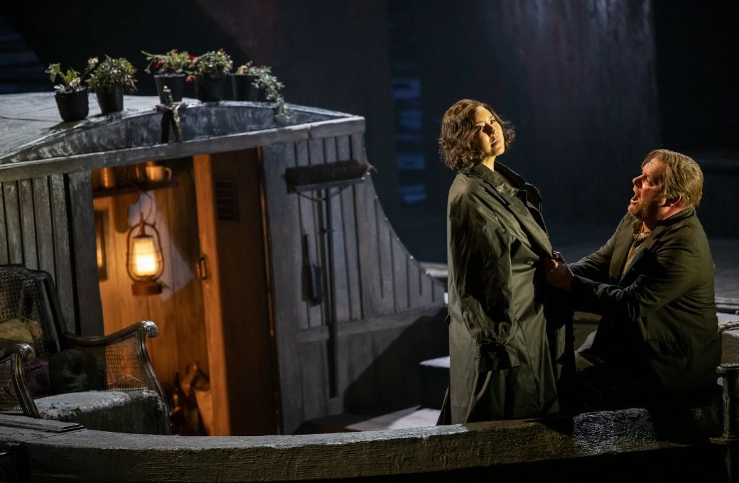 Sunyoung Seo (Giorgetta) and Roland Wood (Michele) in *Il tabarro) &copy; James Glossop
