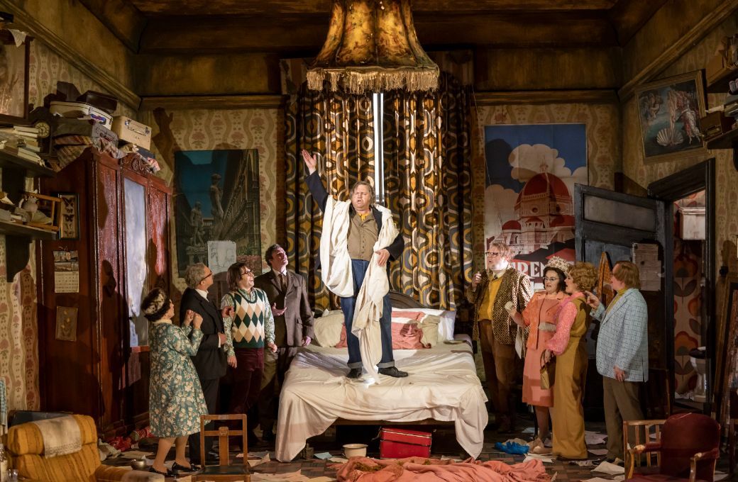 Roland Wood (Gianni Schicchi) and ensemble in <i>Gianni Schicchi</i> &copy; James Glossop