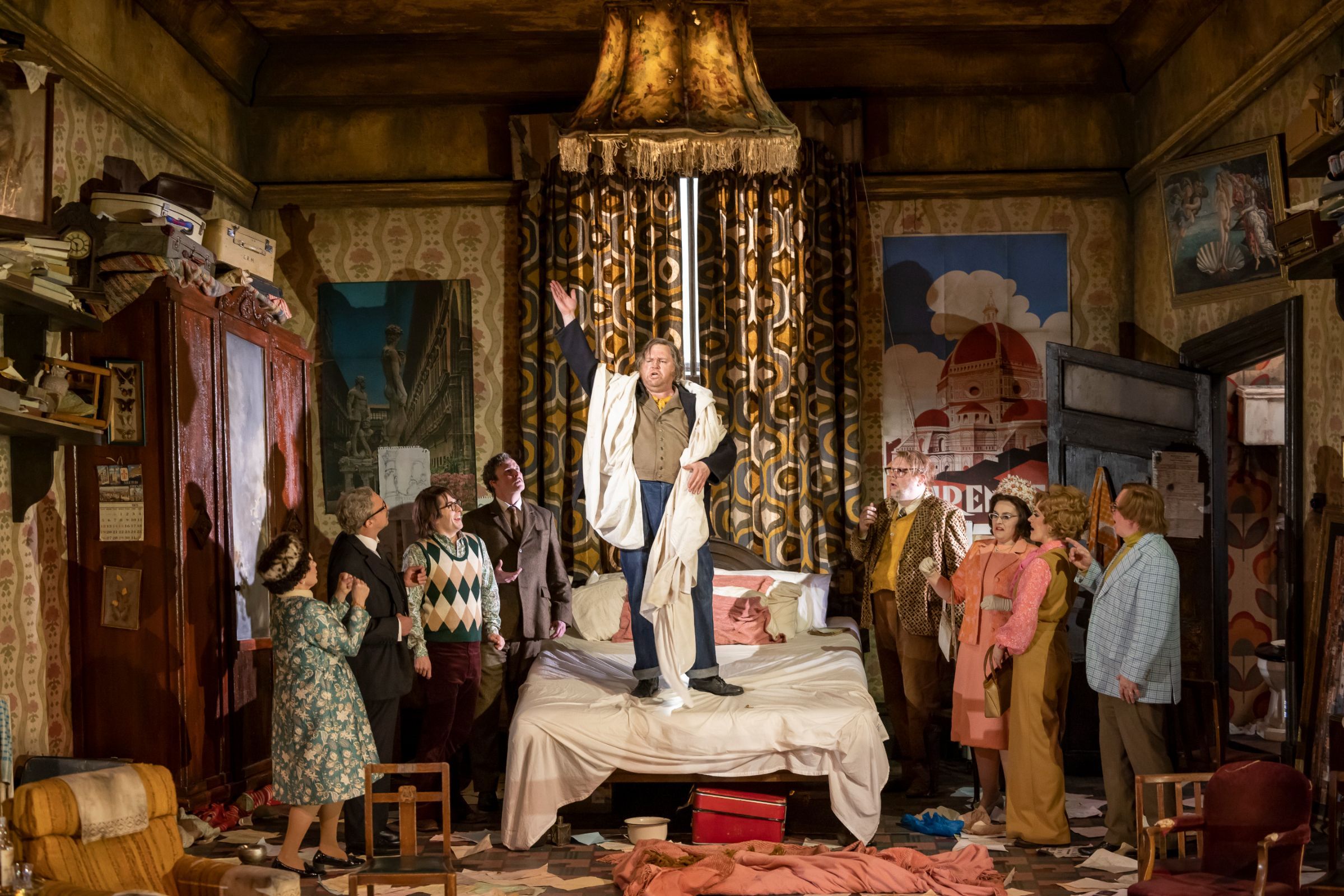 Roland Wood (Gianni Schicchi) and ensemble in <i>Gianni Schicchi</i> &copy; James Glossop