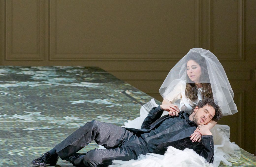Hanna-Elisabeth M&uuml;ller (Contessa) and Andr&egrave; Schuen (Conte Almaviva) &copy; Wiener Staatsoper | Michael P&ouml;hn
