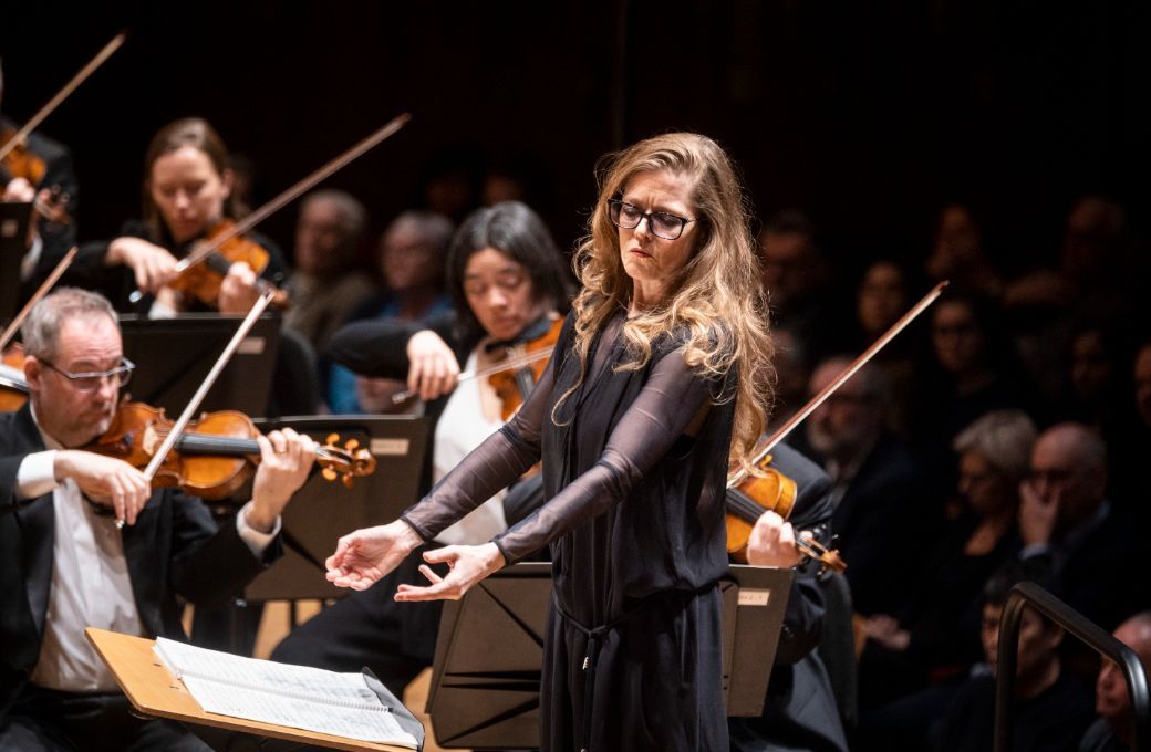 Barbara Hannigan dirige le LSO à Bozar © Björn Comhaire