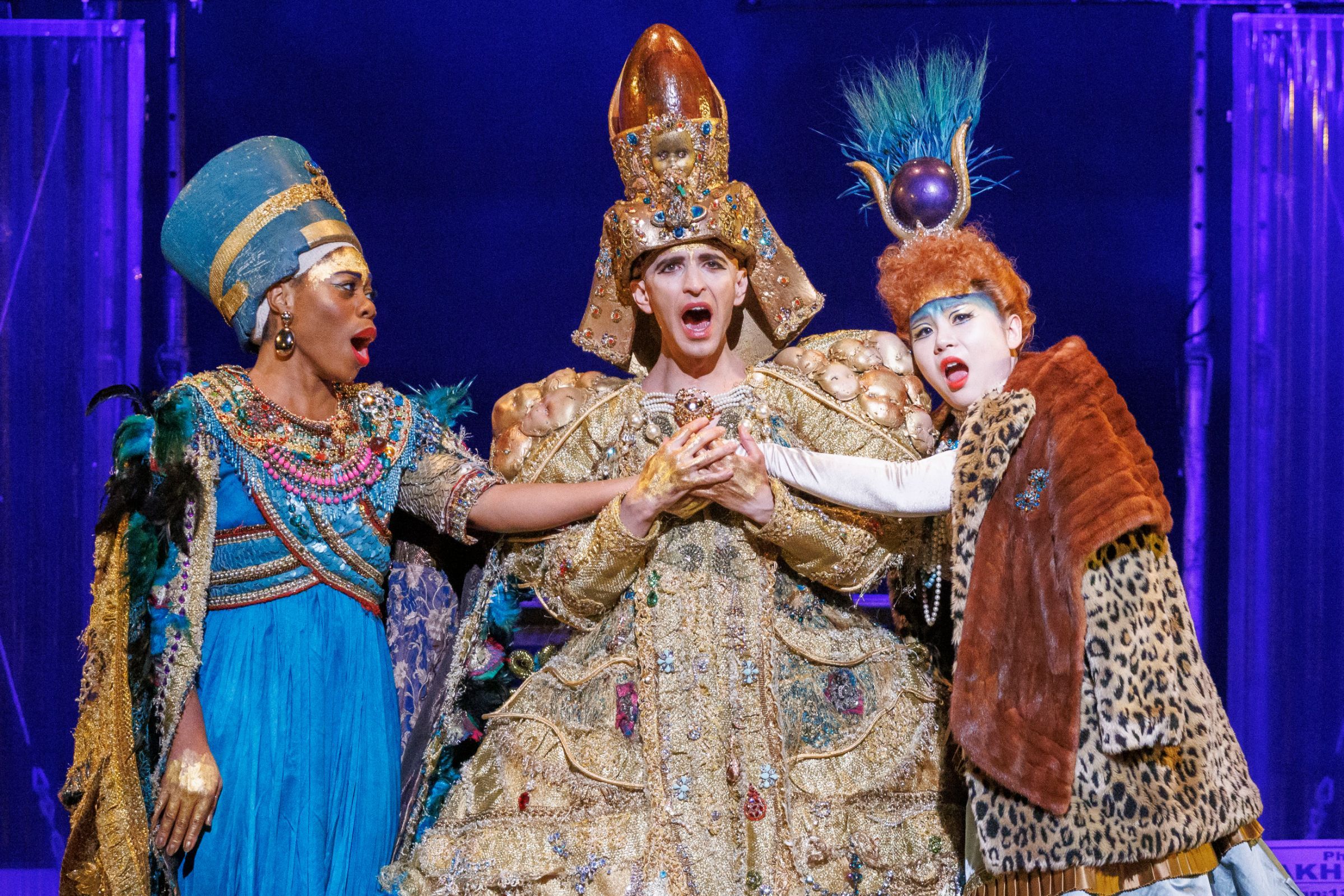 Chrystal E Williams (Nefertiti), Anthony Roth Costanzo (Akhnaten) and Haegee Lee (Queen Tye) © Belinda Jiao