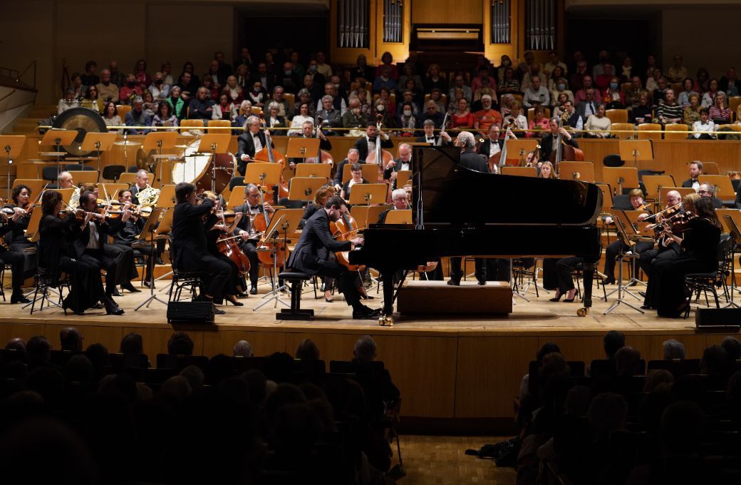 El pianista Francesco Piemontesi e Iván Fischer el frente de la Budapest Festival Orchestra © Budapest Festival Orchestra