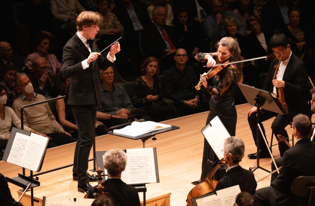Klaus Mäkelä, Janine Jansen and the Orchestre de Paris © Sören L Schirmer | Deutsche Klassik