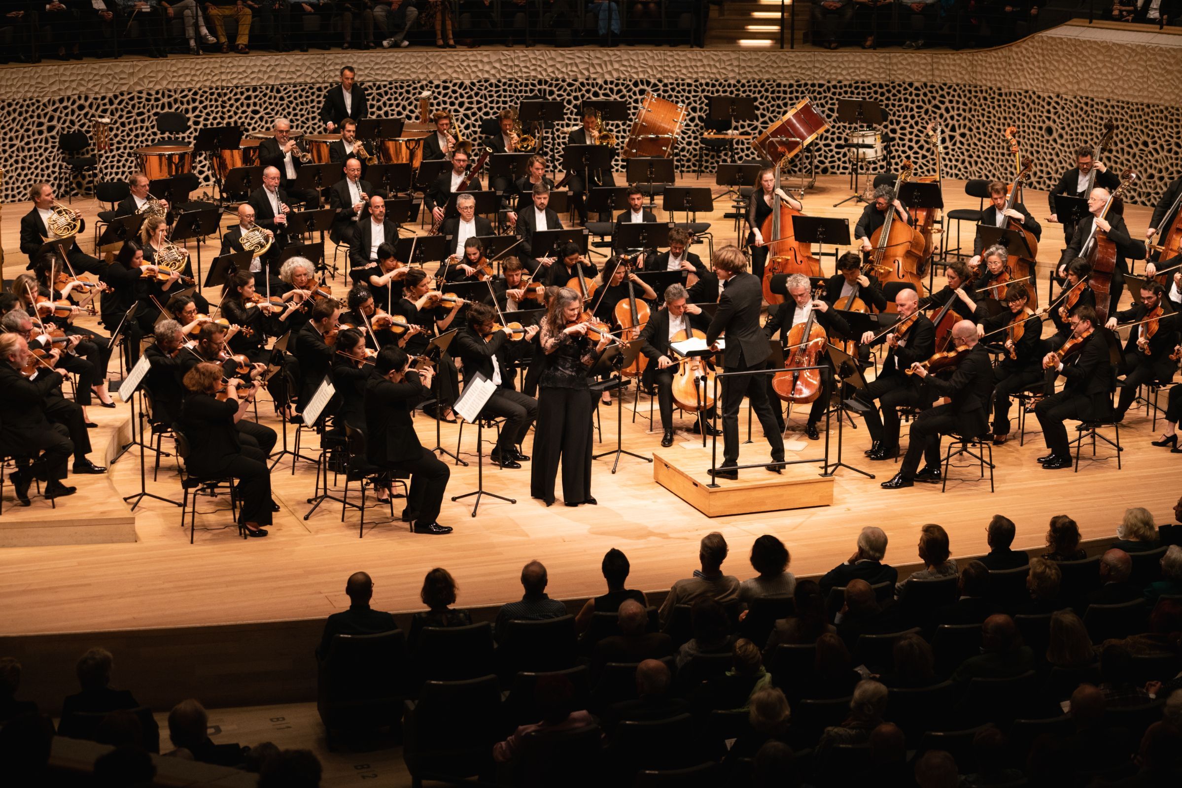 Janine Jansen, Klaus Mäkelä and the Orchestre de Paris © Sören L Schirmer | Deutsche Klassik