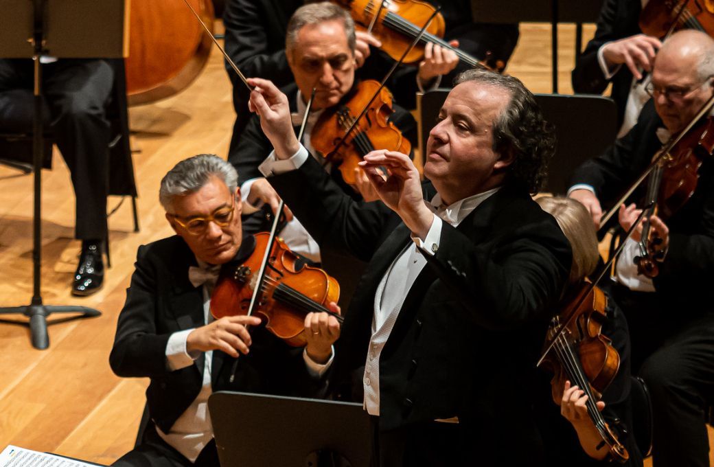 Juanjo Mena al frente de la OSG en el concierto en el Auditorio Miguel Delibes © Orquesta Sinfónica de Galicia