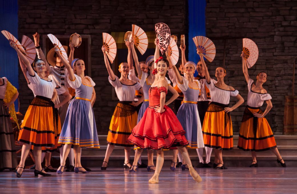 Chinara Alizade and Polish National Ballet in <i>Don Quixote</i> © Ewa Krasucka