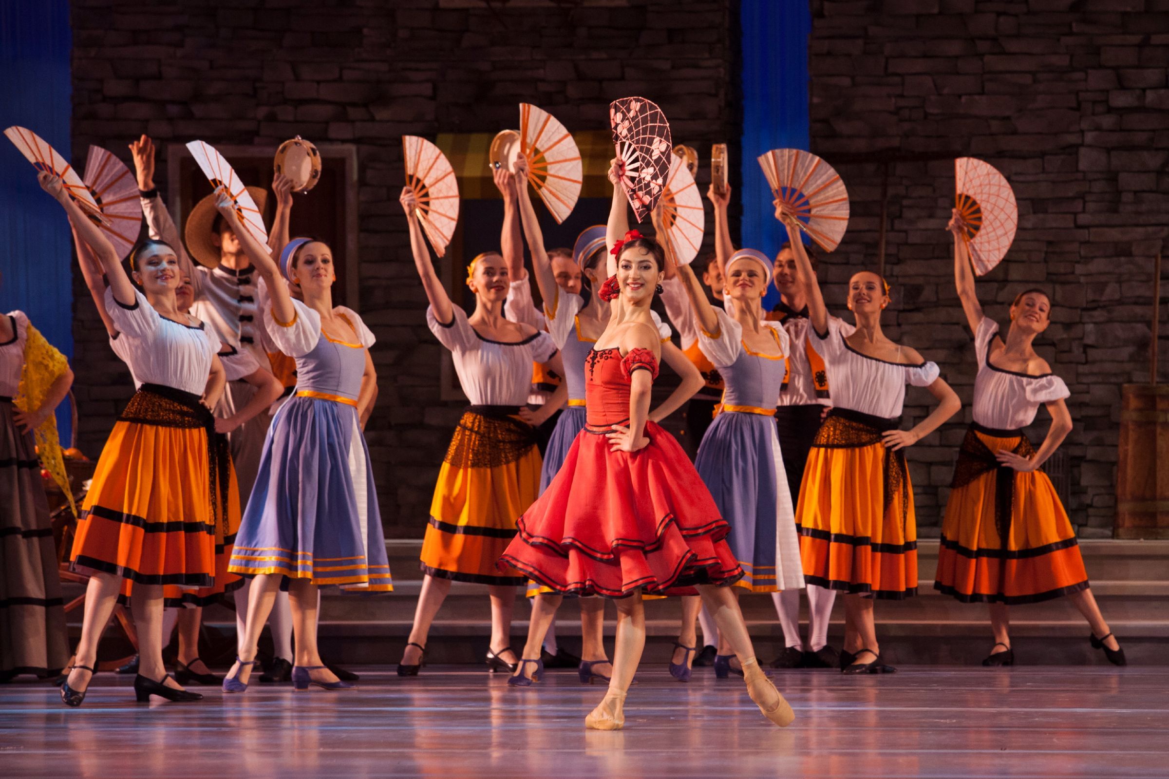 Chinara Alizade and Polish National Ballet in <i>Don Quixote</i> © Ewa Krasucka