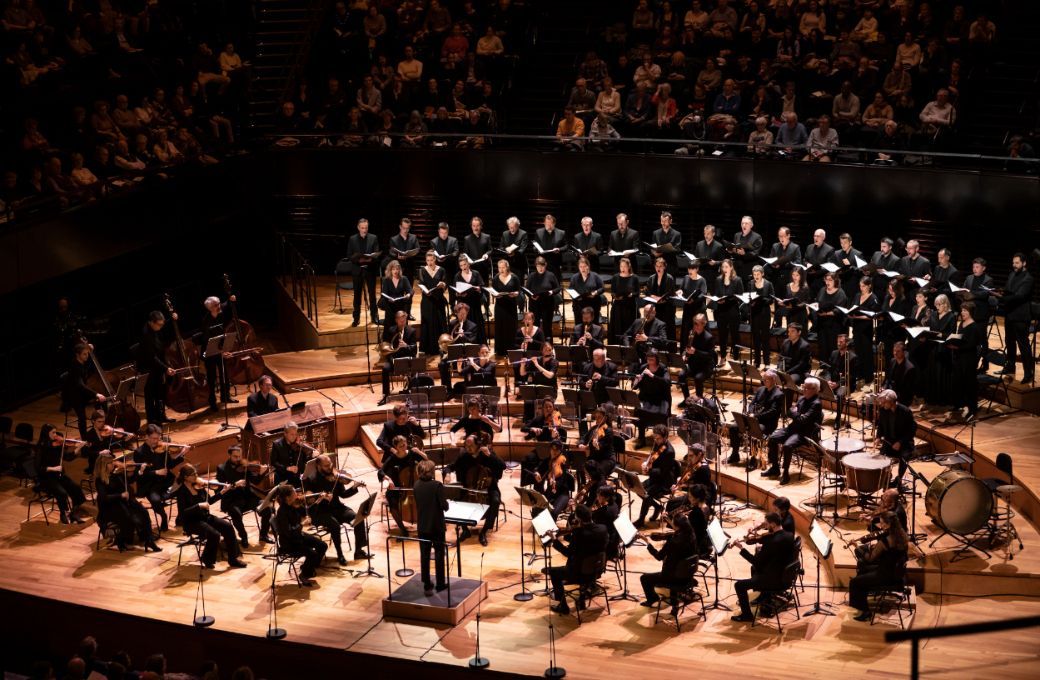 Laurence Equilbey dirige Insula Orchestra et accentus à la Philharmonie de Paris © Julien Benhamou