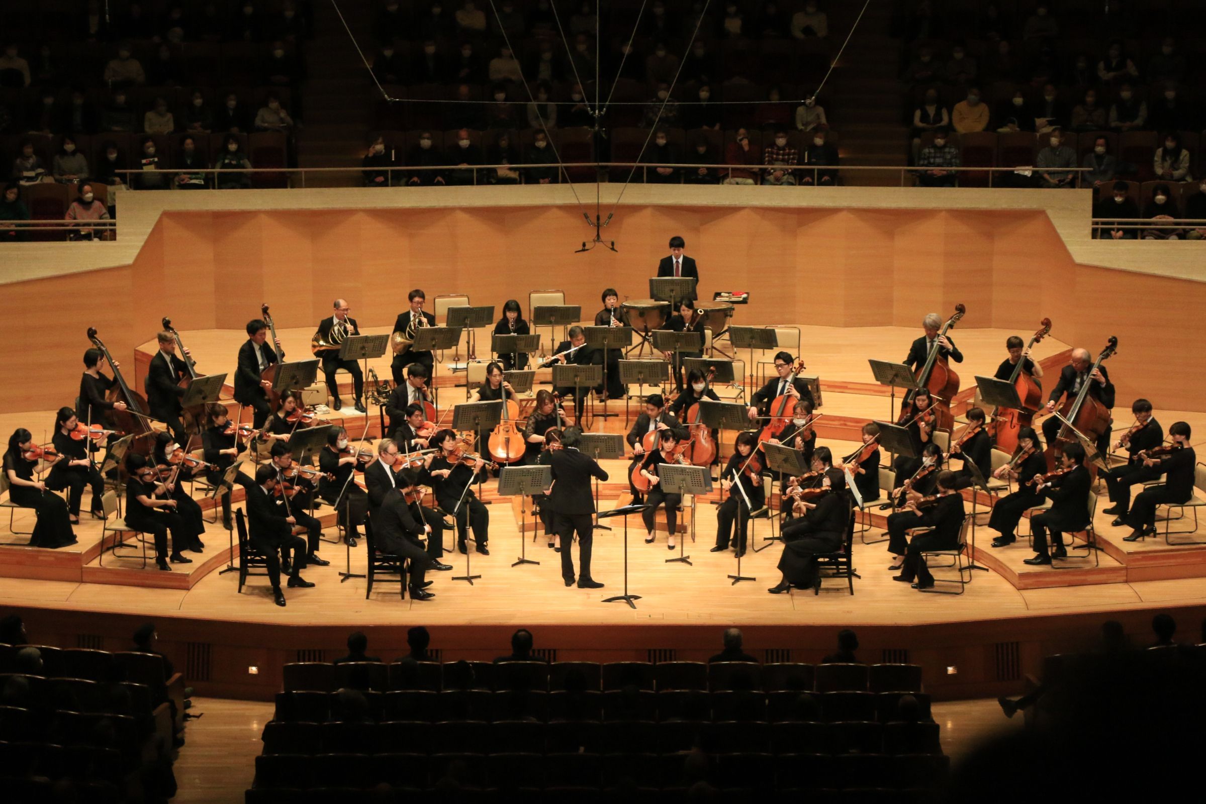 Shunske Sato directs the Tokyo Symphony Orchestra &copy; TSO