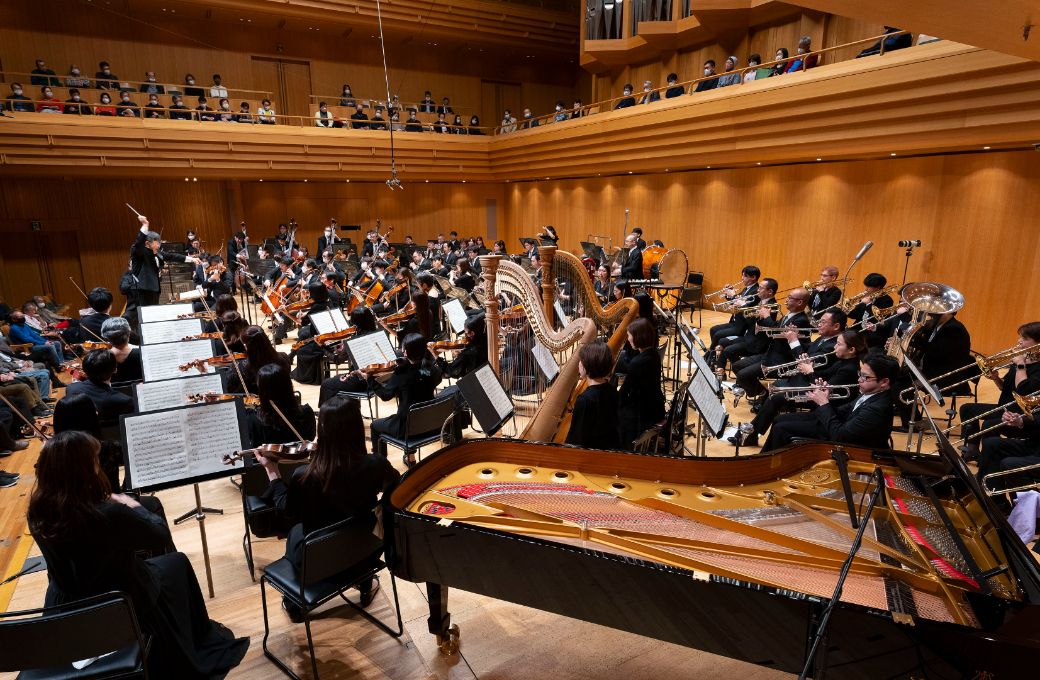 Ken Takaseki conducts the Tokyo City Philharmonic Orchestra &copy; K Miura