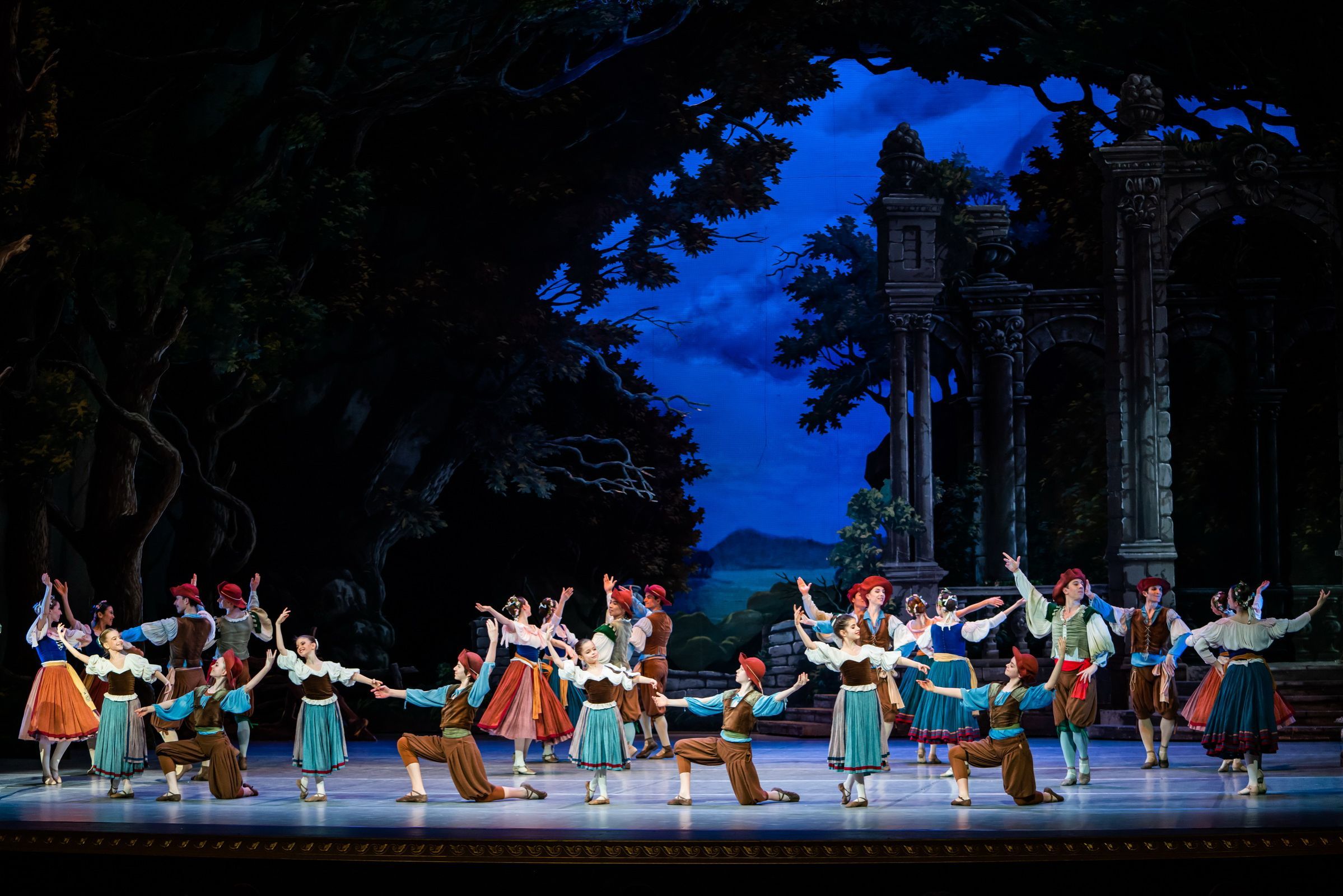 Hungarian National Ballet in Act 1  <i>Swan Lake</i> &copy; Valter Berecz