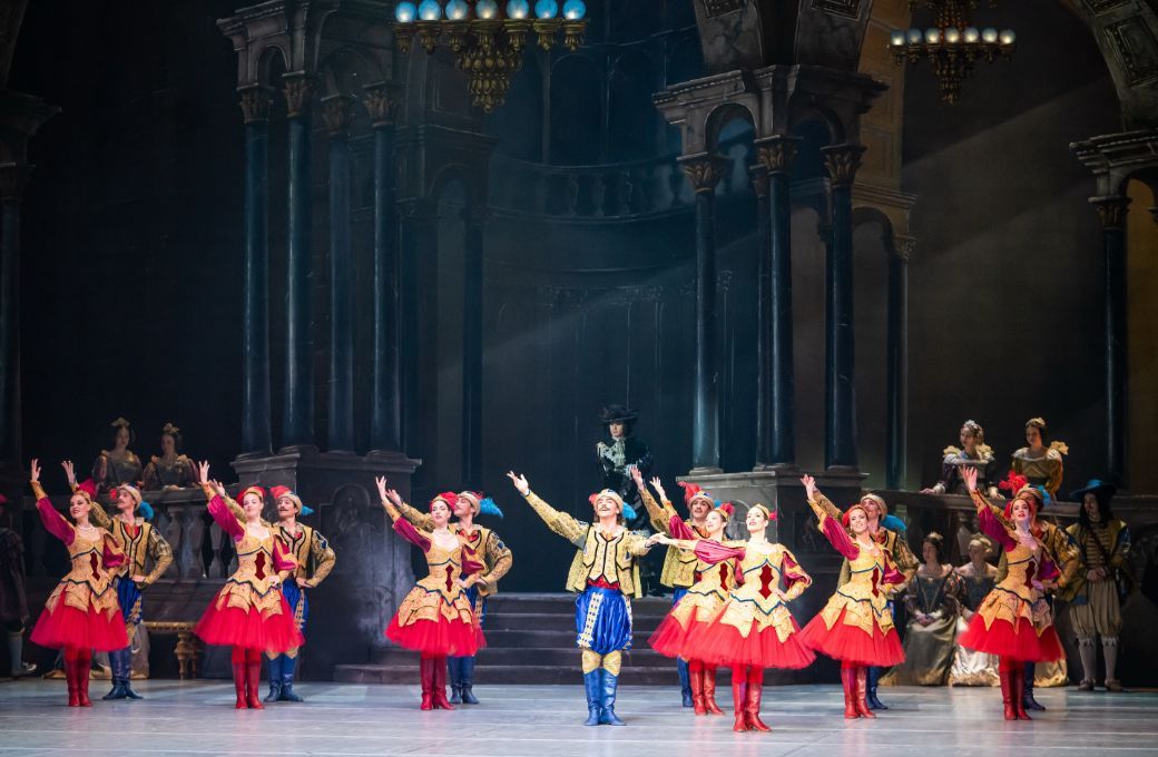 Hungarian National Ballet in Act 3 <i>Swan Lake</i> &copy; Valter Berecz