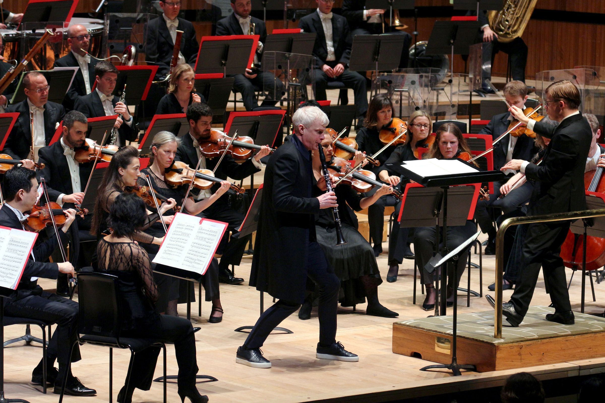 Martin Fröst, Pekka Kuusisto and the Philharmonia &copy; Robert Piwko
