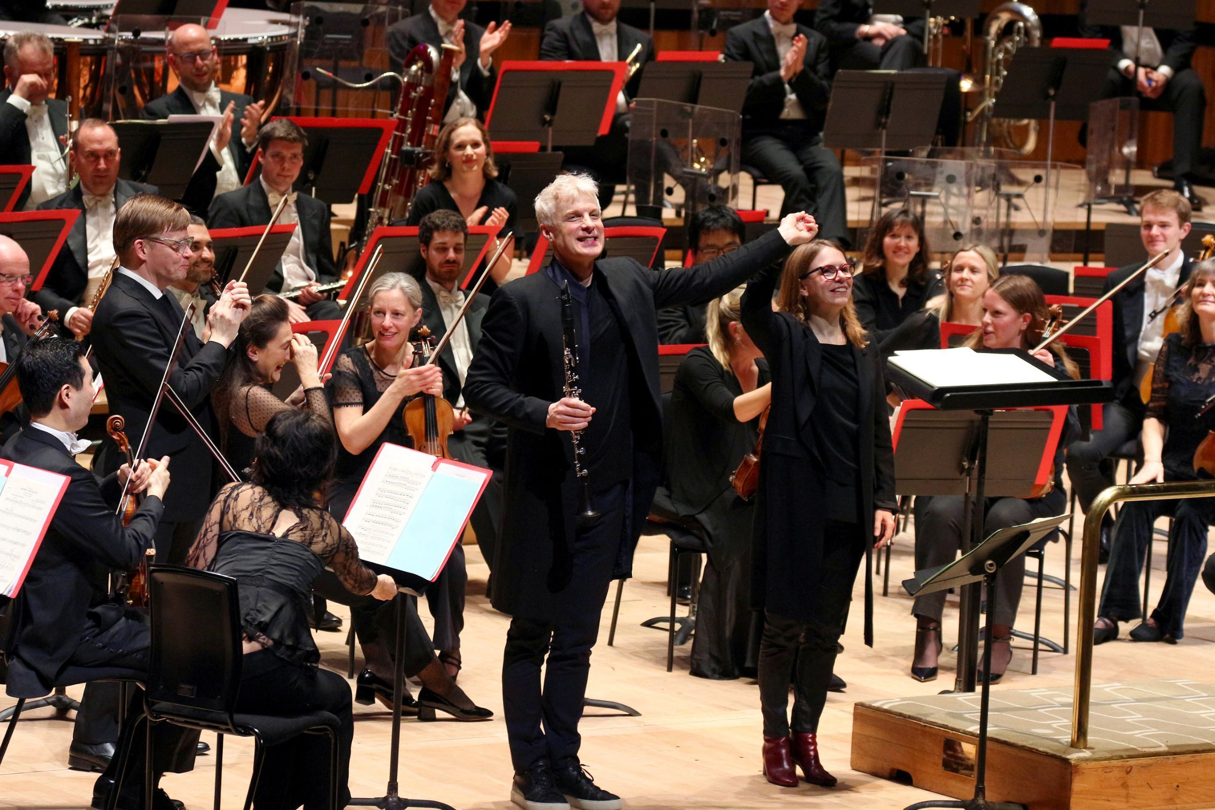 Pekka Kuusisto, Martin Fröst, Anna Clyne and the Philharmonia &copy; Robert Piwko