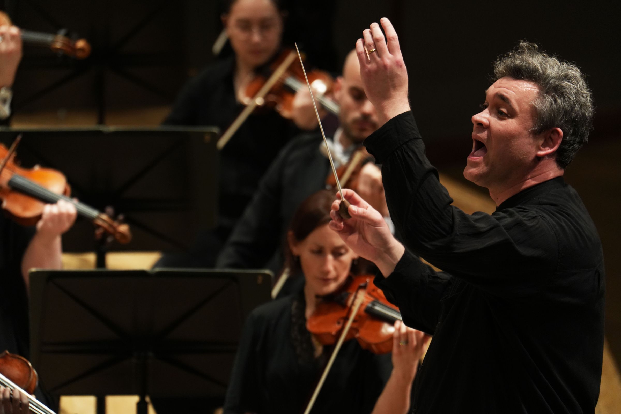 Ryan Wigglesworth conducts the Hallé &copy; Alex Burns | The Hallé