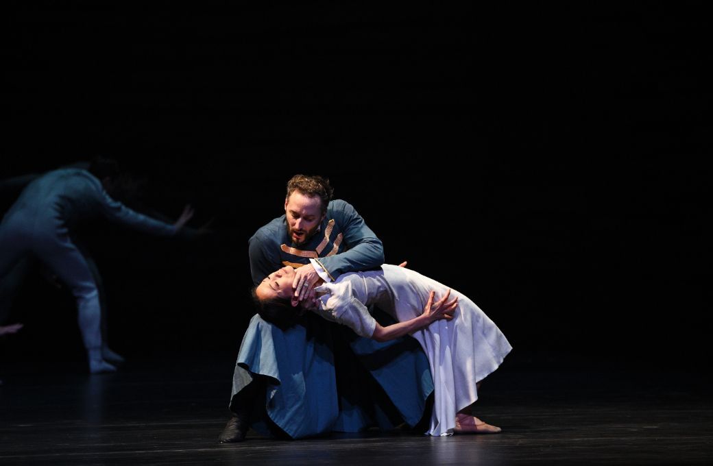 Erina Takahashi and Fabian Reimair in <i>Creature</i> &copy; Laurent Liotardo