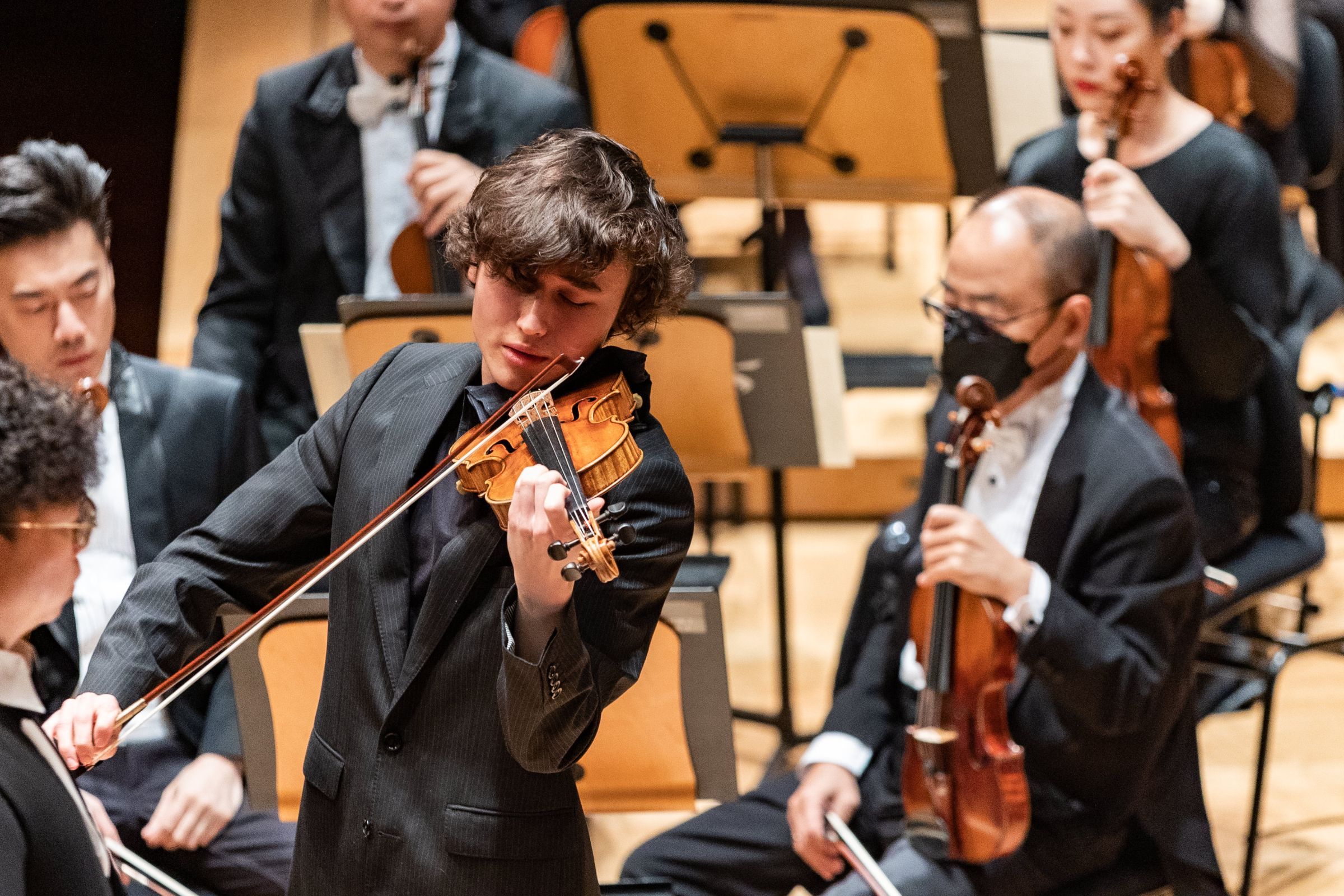 Daniel Lozakovich and the Singapore Symphony © Chrisppics+ | Singapore Symphony Orchestra