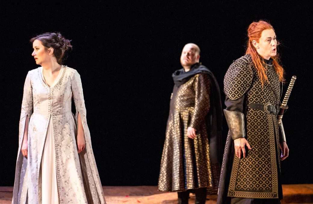 Anna Prohaska (Ilia), Magdalena Kožen&aacute; (Idamante) und Andrew Staples (Idomeneo) &copy; Bernd Uhlig