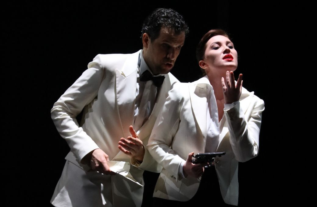 Luca Pisaroni (Lindorf) and Greta Doveri (Stella) &copy; Brescia &amp; Amisano | Teatro alla Scala