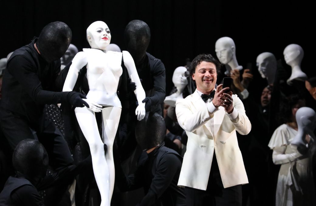 Federica Guida (Olympia) and Vittorio Grigolo (Hoffmann) &copy; Brescia &amp; Amisano | Teatro alla Scala