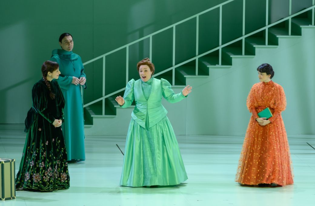 Lidia Vinyes Curtis (Alexina), Xavier Sabata (el Abad), Elena Copons (Madame P.) y Alicia Amo (Sara) &copy; A. Bofill | Gran Teatre del Liceu