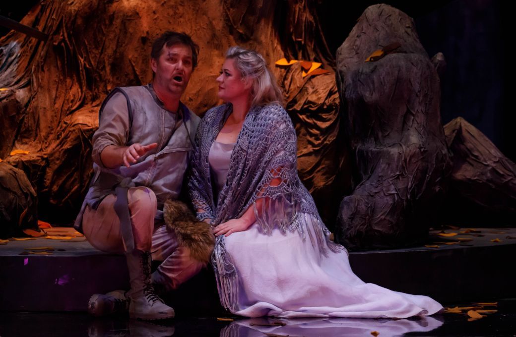 James Eggleston (Siegmund) and Lee Abrahmsen (Sieglinde) &copy; Robin Halls