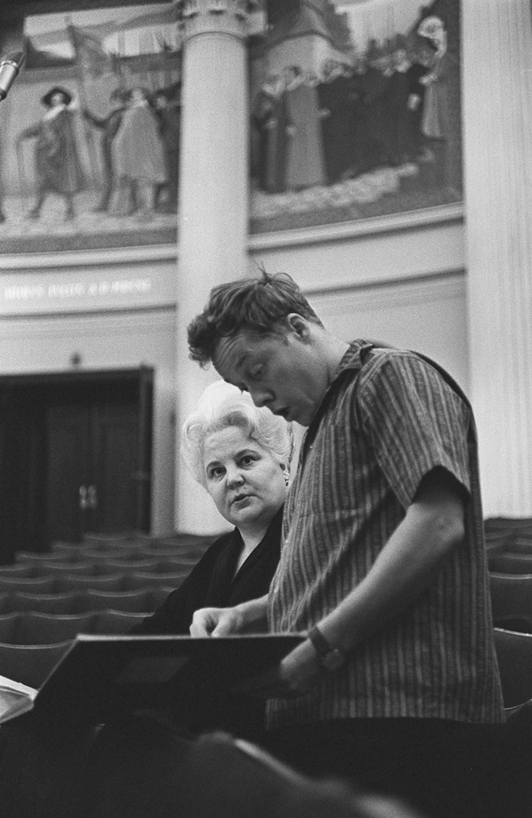Jorma Panula rehearses with soprano Anita Välkki in 1965 © Kalle Kultala | Public Domain