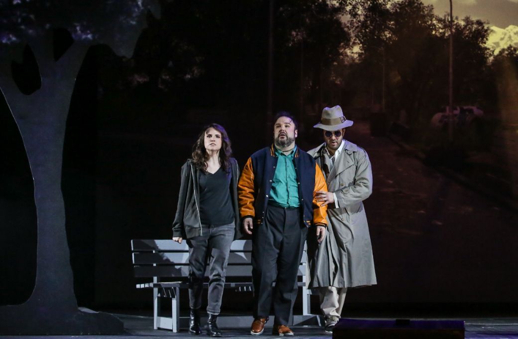 Rebecca Nelsen (Lara Lechner), Timothy Fallon (Friedrich Quant) und Orhan Yildiz (Dieter Urban) &copy; Barbara P&aacute;lffy | Volksoper Wien