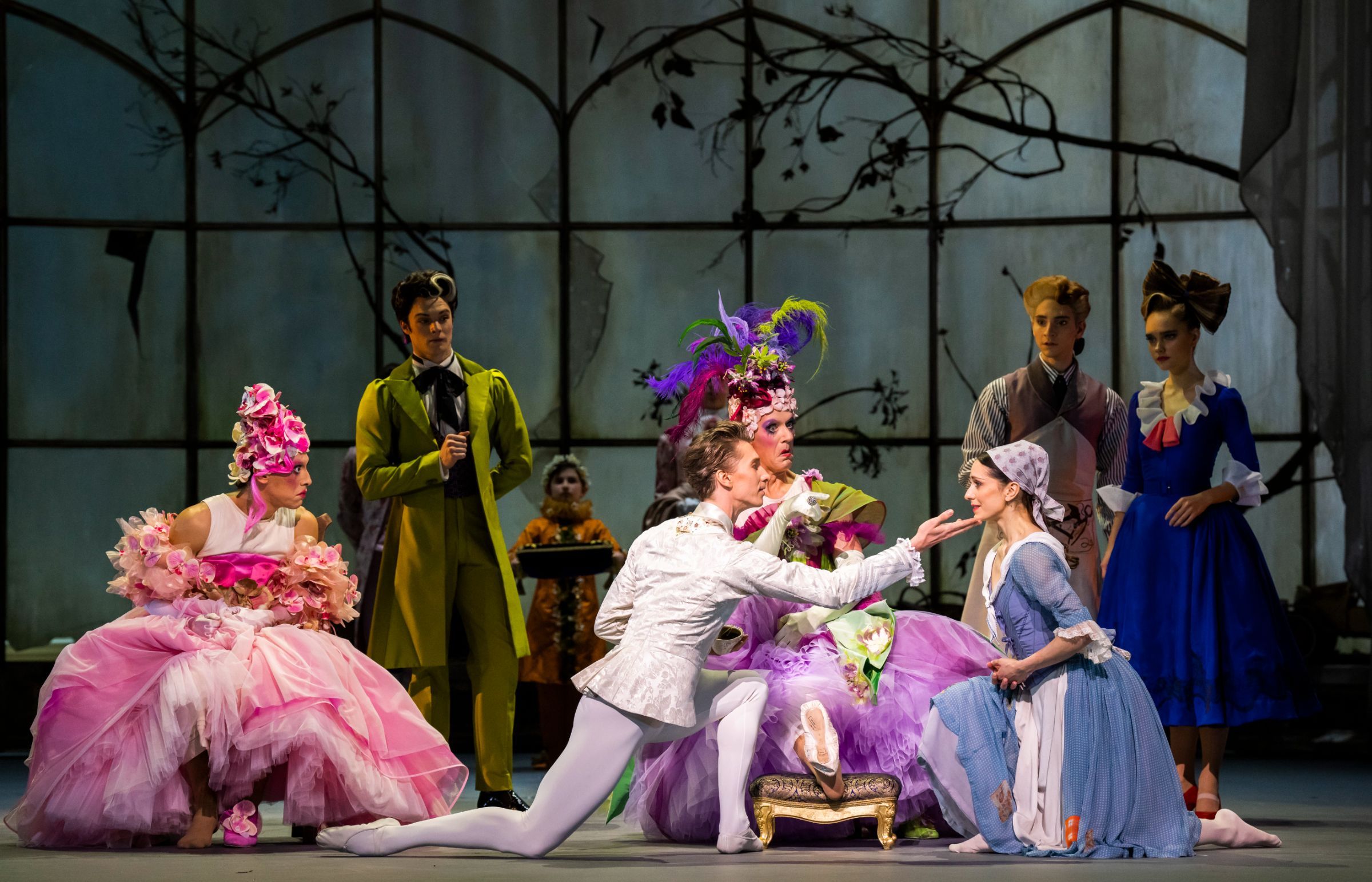 The Royal Ballet in Ashton's <i>Cinderella</i> &copy; ROH | Tristram Kenton