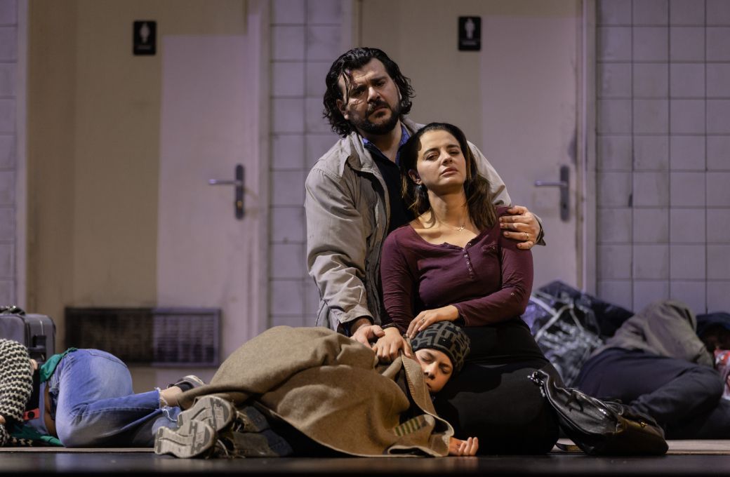 Kartal Karagedik (Haydar) and Rihab Chaieb (Meryem) &copy; Grand Th&eacute;&acirc;tre de Gen&egrave;ve | Gregory Batardon